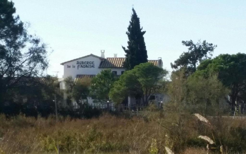 Auberge De La Fadaise Сен Мари де ла Мер Екстериор снимка